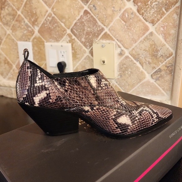 Vince Camuto Shoes - Picture 2 of 5